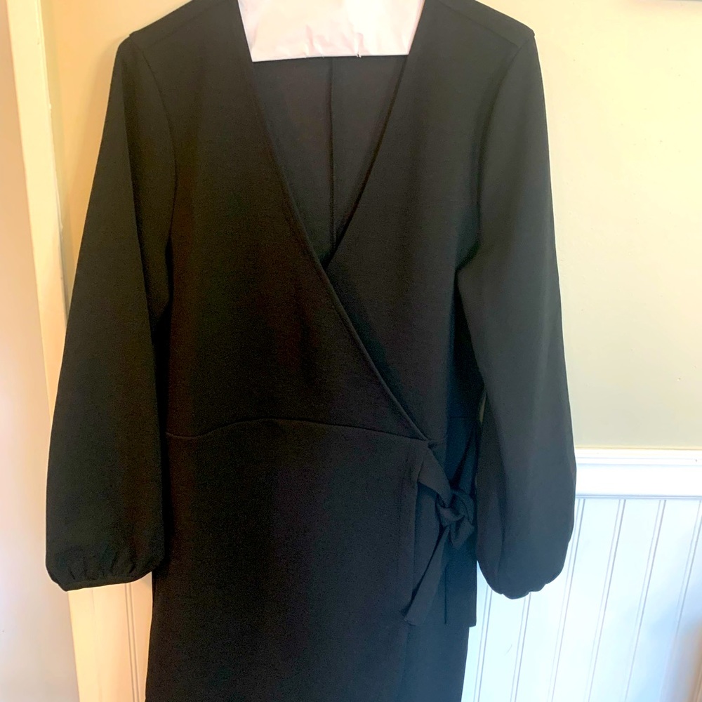 Blk faux wrap mini ( 35” neck to hem).  No wrinkle